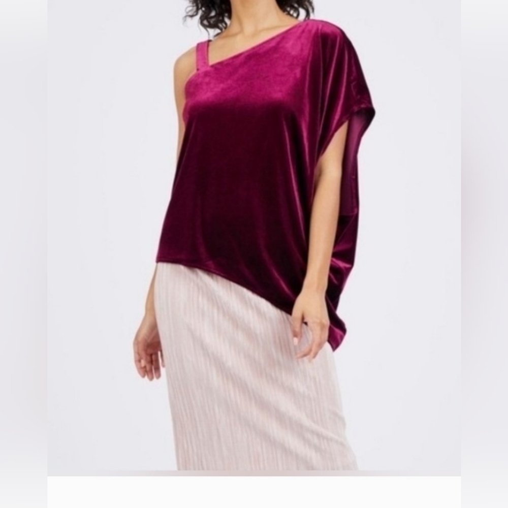 NWOT! Chic Velvet Burgundy Asymmetrical Women's Holiday Blouse Size Medium - Picture 1 of 15